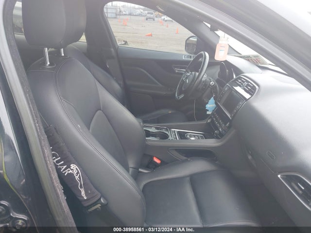 2017 JAGUAR F-PACE SADCJ2BV0HA098102 Photo 4