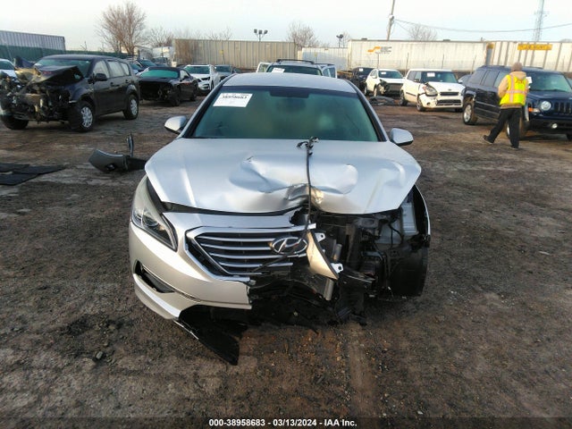 Hyundai SONATA SE 2015 5NPE24AF6FH231653 Image 13