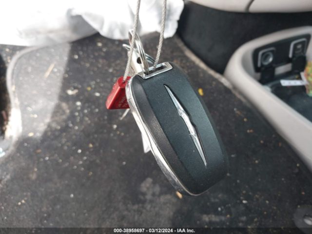 2C4RC1DG3MR511922 Chrysler Voyager Lxi