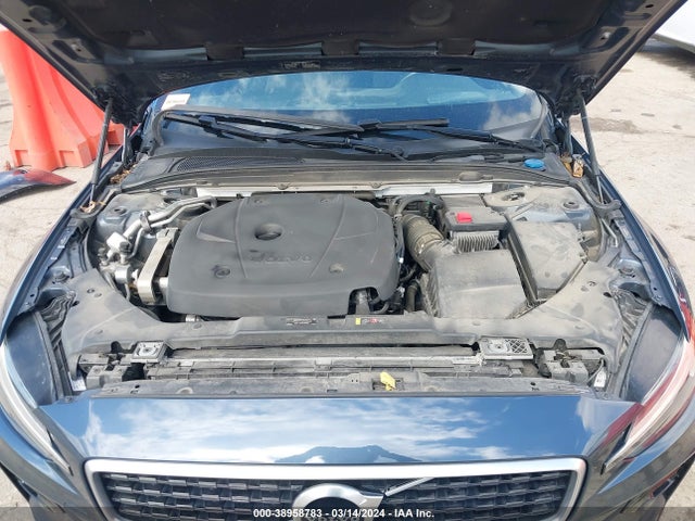7JRA22TM1KG015921 Volvo S60 T6 R-design