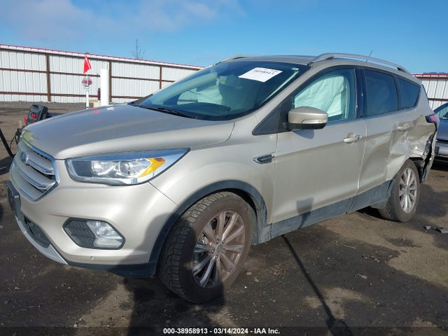Ford Escape Titanium 2018 1FMCU9J9XJUB48228 Image 2