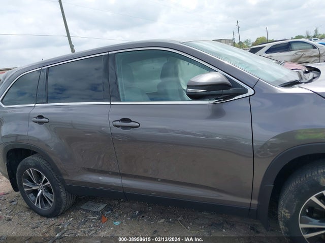Toyota Highlander Le Plus 2019 5TDZZRFH2KS324632 Image 13