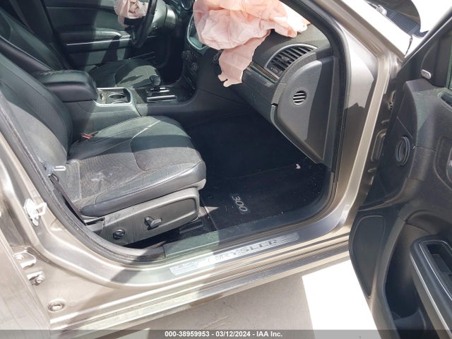 Chrysler 300c Awd 2014 2C3CCAKG7EH235863 Image 5