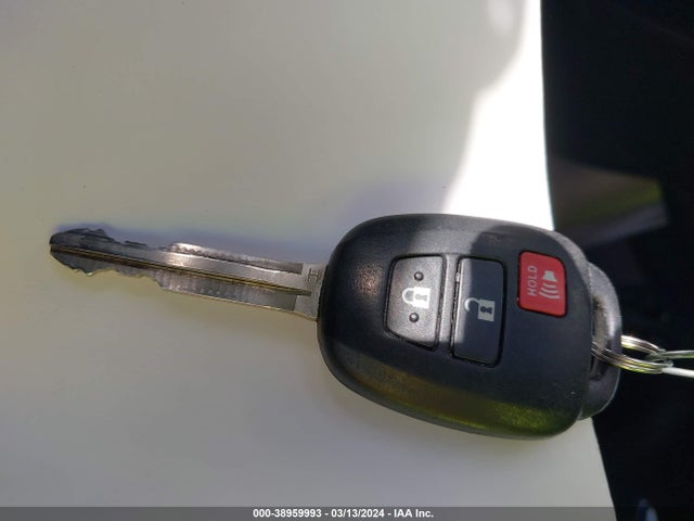 Toyota RAV4 LE 2017 2T3ZFREV3HW391344 Image 11