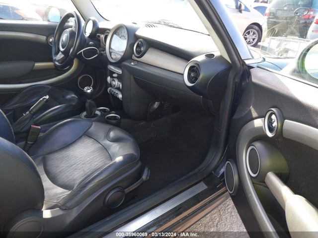 2009 MINI COOPER WMWMF33599TU75034 Photo 4