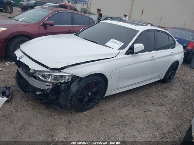 BMW 330e Iperformance 2017 WBA8E1C55HK480096 Image 2
