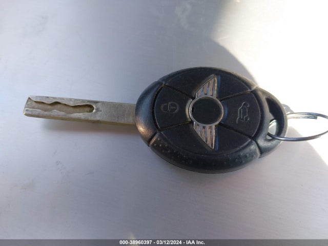2006 MINI COOPER S WMWRH33556TL93684 Photo 10