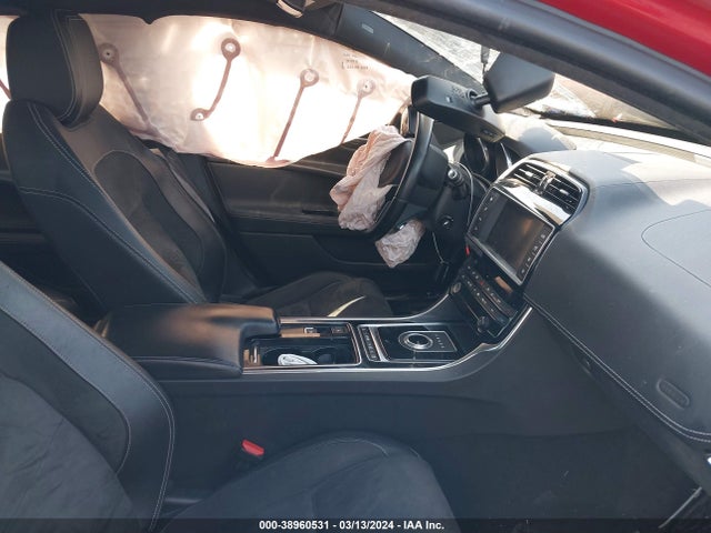 2018 JAGUAR XE SAJAM4FV9JCP35239 Photo 4