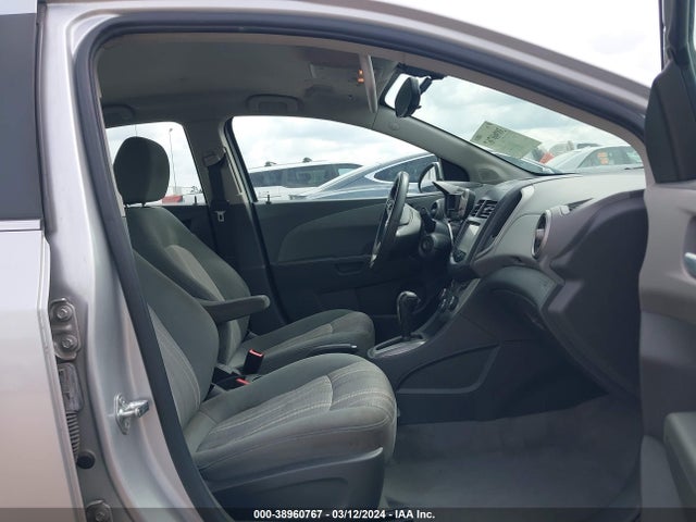 Chevrolet Sonic Lt Auto 2015 1G1JC5SH9F4128033 Image 5