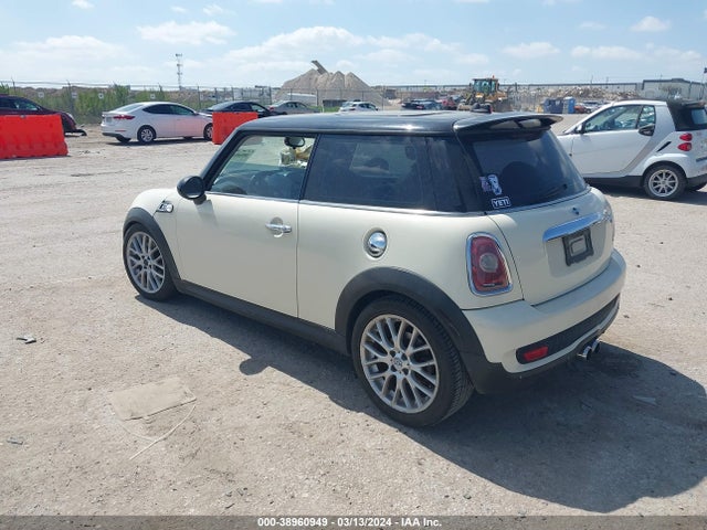 2007 MINI COOPER S WMWMF73557TL89997 Photo 2