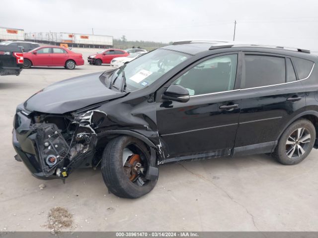 2T3RFREV8HW641936 Toyota Rav4 Xle