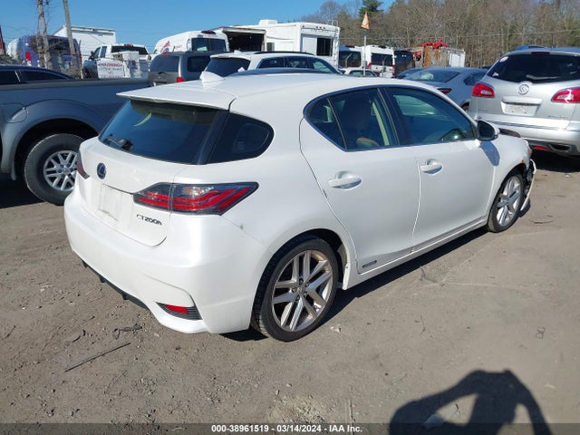Lexus CT 200H 2015 JTHKD5BH7F2222141 Image 4