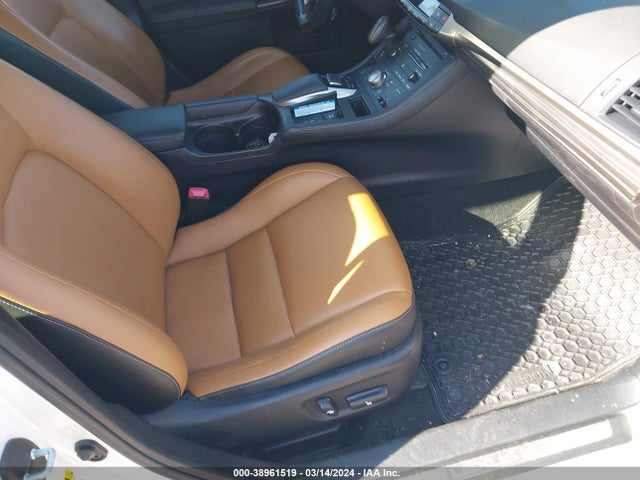 Lexus CT 200H 2015 JTHKD5BH7F2222141 Image 5