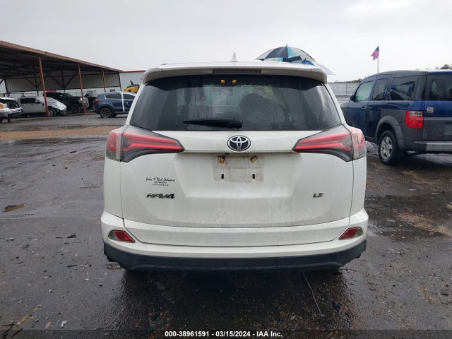 Toyota RAV4 LE 2018 JTMZFREV7JJ735343 Image 17
