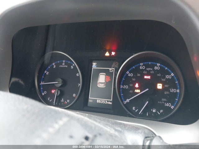 Toyota RAV4 LE 2018 JTMZFREV7JJ735343 Image 7