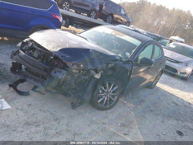 3MZBN1L3XJM265218 Mazda Mazda3 Touring