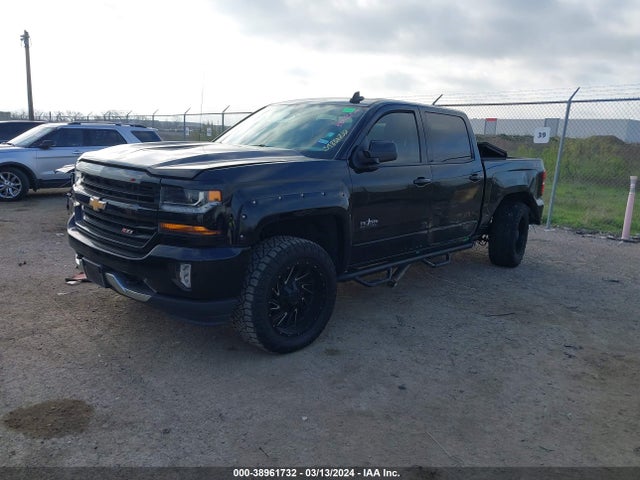 Chevrolet Silverado 1500 2lt 2018 3GCUKREC8JG592635 Image 2
