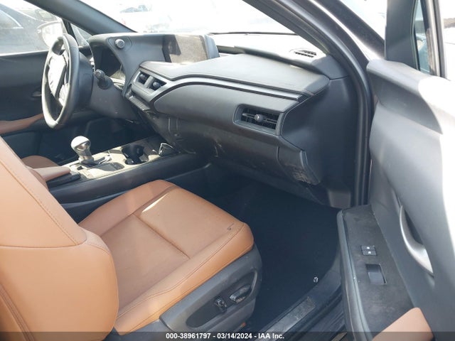 JTHX3JBH6N2051348 Lexus UX 200