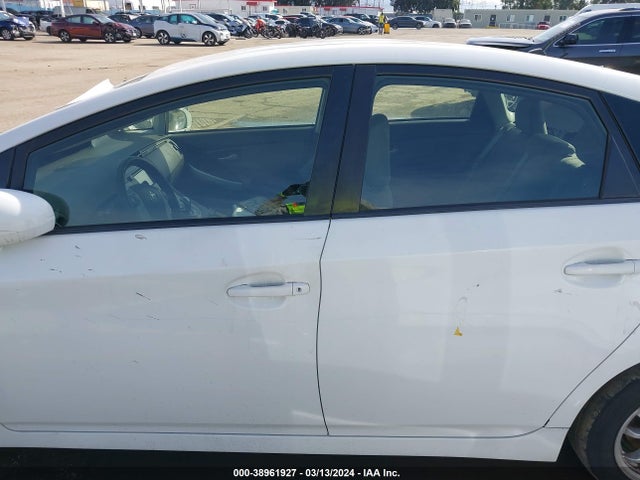 Toyota Prius Two 2015 JTDKN3DU2F1937587 Image 15