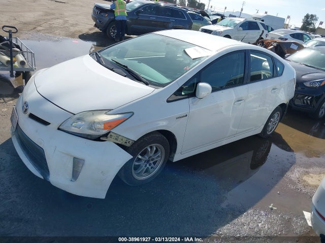 Toyota Prius Two 2015 JTDKN3DU2F1937587 Image 2