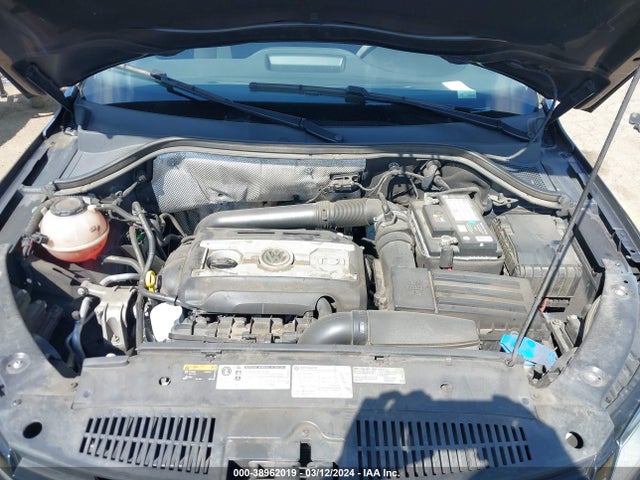 WVGAV7AX7JK003439 Volkswagen Tiguan Limited 2.0t