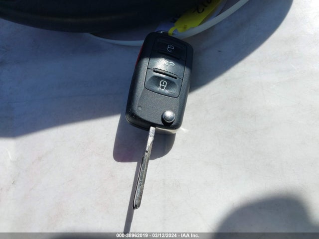 WVGAV7AX7JK003439 Volkswagen Tiguan Limited 2.0t