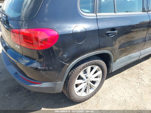 WVGAV7AX7JK003439 Volkswagen Tiguan Limited 2.0t