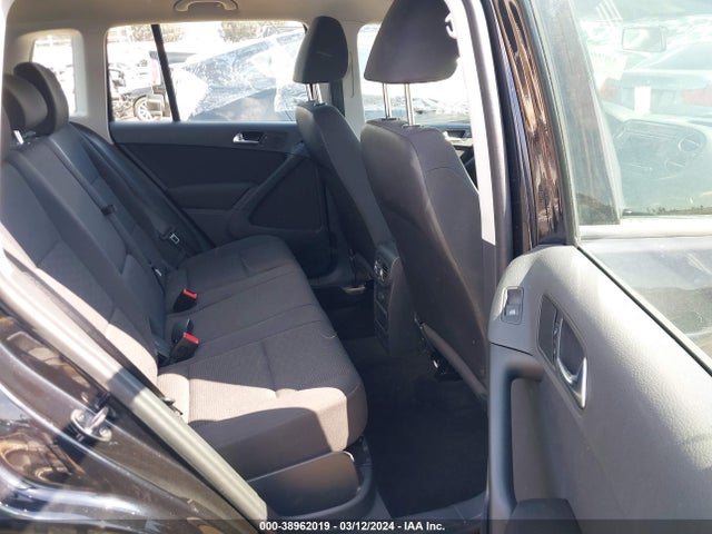 WVGAV7AX7JK003439 Volkswagen Tiguan Limited 2.0t