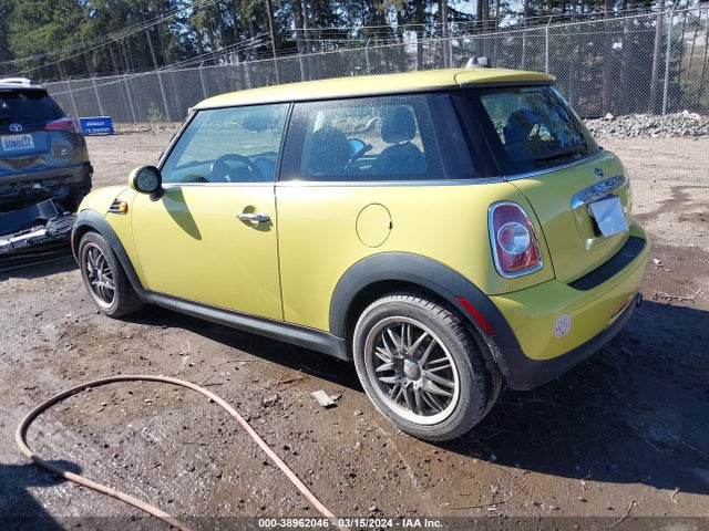 2011 MINI COOPER WMWSU3C50BT093316 Photo 2