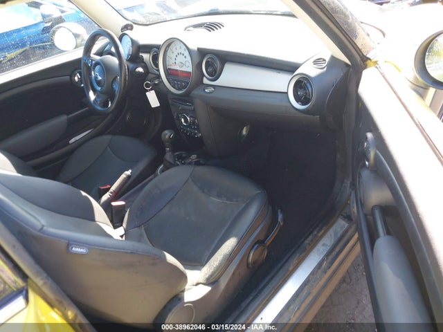2011 MINI COOPER WMWSU3C50BT093316 Photo 4