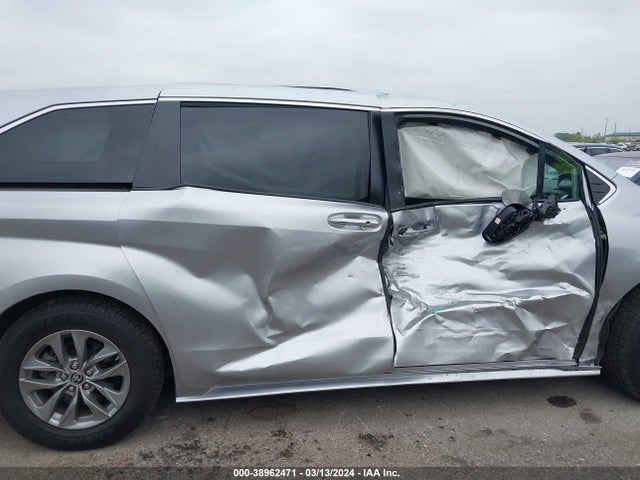 38962471 :رقم المزاد ، 5TDYRKEC8NS119989 vin ، 2022 Toyota Sienna Xle مزاد بيع