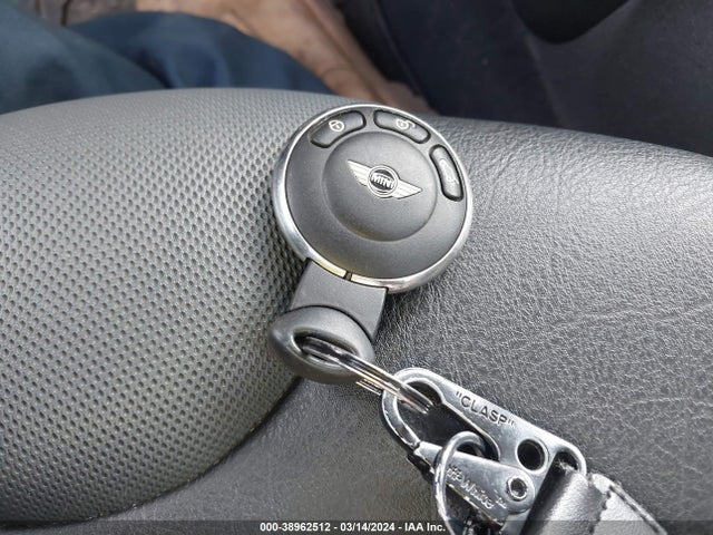 2010 MINI COOPER S WMWMF7C51ATZ71182 Photo 10