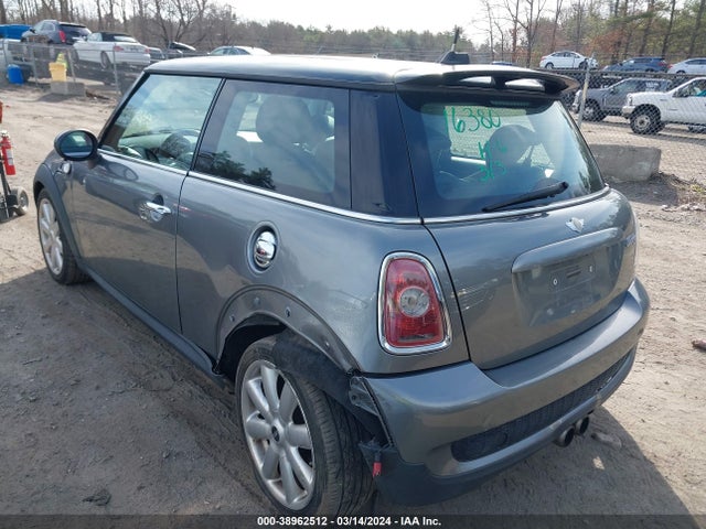 2010 MINI COOPER S WMWMF7C51ATZ71182 Photo 2