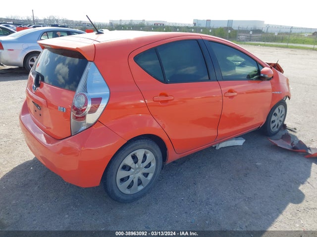 Toyota Prius C One 2014 JTDKDTB33E1074777 Image 4