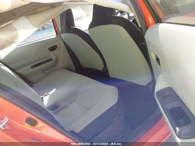 Toyota Prius C One 2014 JTDKDTB33E1074777 Image 8