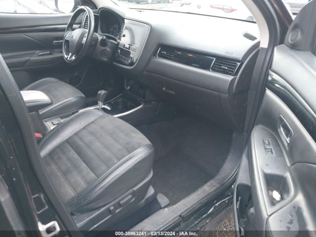 JA4AD3A32KZ027955 Mitsubishi Outlander Se