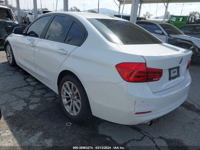 BMW 320i 2017 WBA8E1G3XHNU16062 Image 3