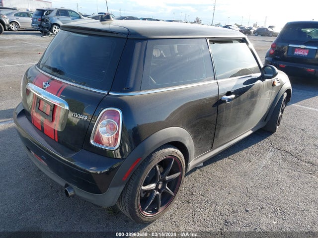 2011 MINI COOPER WMWSU3C58BT091474 Photo 3