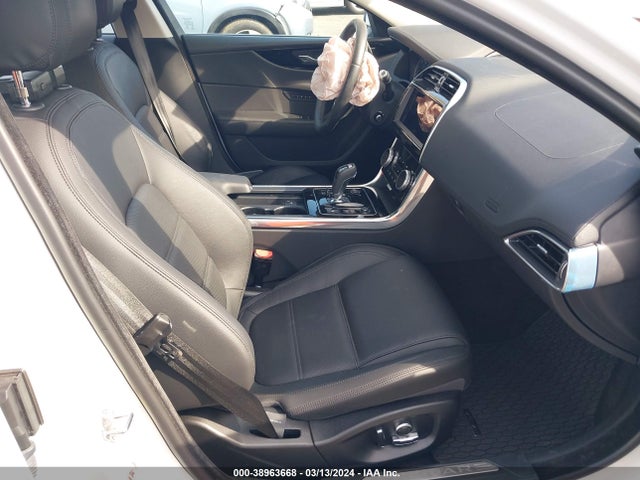 2020 JAGUAR XE SAJAE4FXXLCP64329 Photo 4