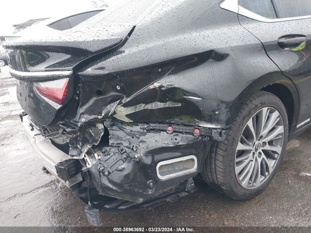 Lexus ES 300H 2020 58AD21B1XLU006669 Image 17