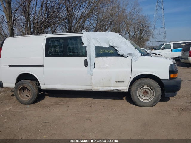 Chevrolet Express 2500 Work Van 2018 1GCWGAFP3J1196334 Image 12