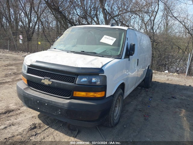 Chevrolet Express 2500 Work Van 2018 1GCWGAFP3J1196334 Image 2