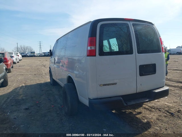Chevrolet Express 2500 Work Van 2018 1GCWGAFP3J1196334 Image 3