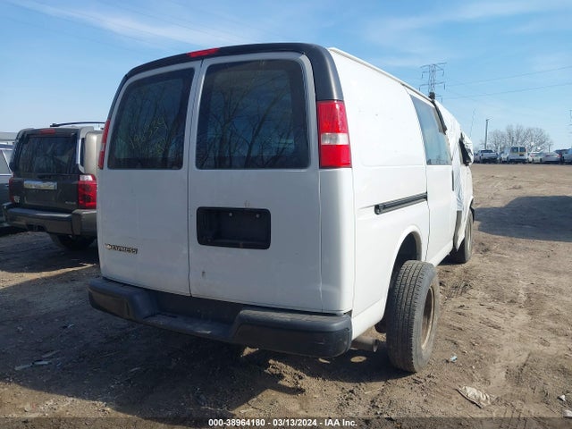 Chevrolet Express 2500 Work Van 2018 1GCWGAFP3J1196334 Image 4