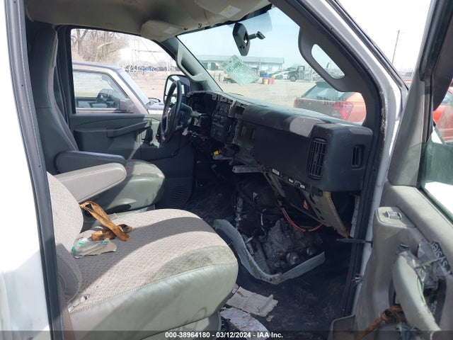Chevrolet Express 2500 Work Van 2018 1GCWGAFP3J1196334 Image 5