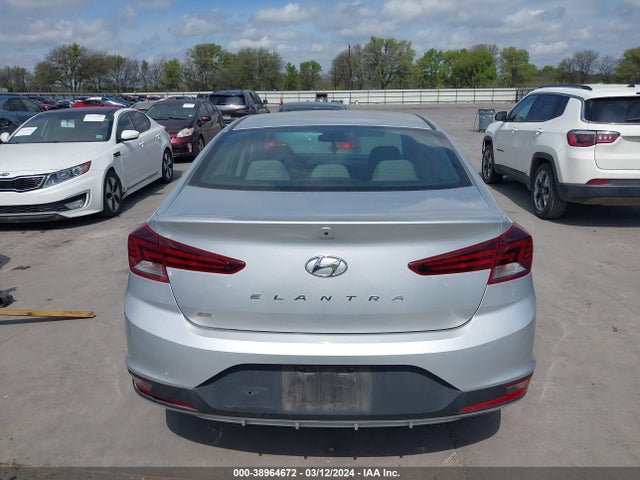 Hyundai ELANTRA SE 2019 5NPD74LF2KH434169 Image 17