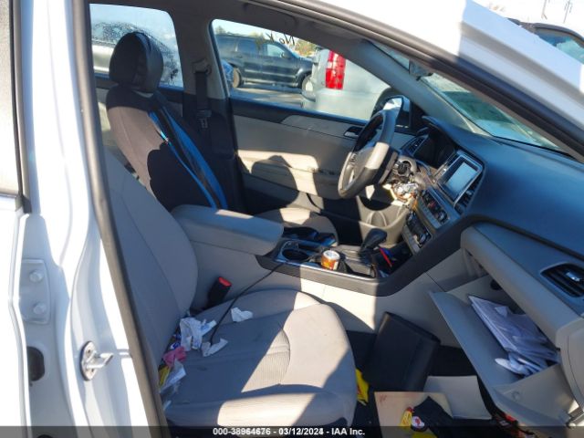 5NPE24AF2JH703422 Hyundai SONATA SE