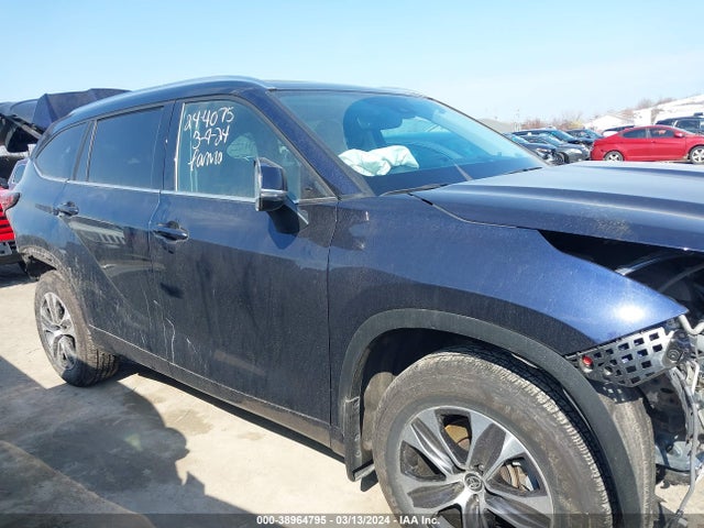 Toyota Highlander Xle 2021 5TDGZRBH2MS533031 Image 13