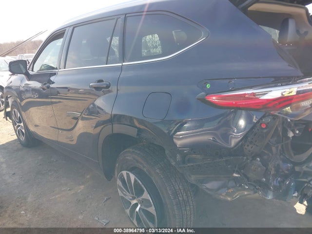 Toyota Highlander Xle 2021 5TDGZRBH2MS533031 Image 14