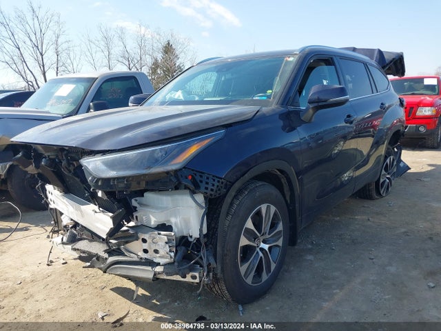Toyota Highlander Xle 2021 5TDGZRBH2MS533031 Image 2